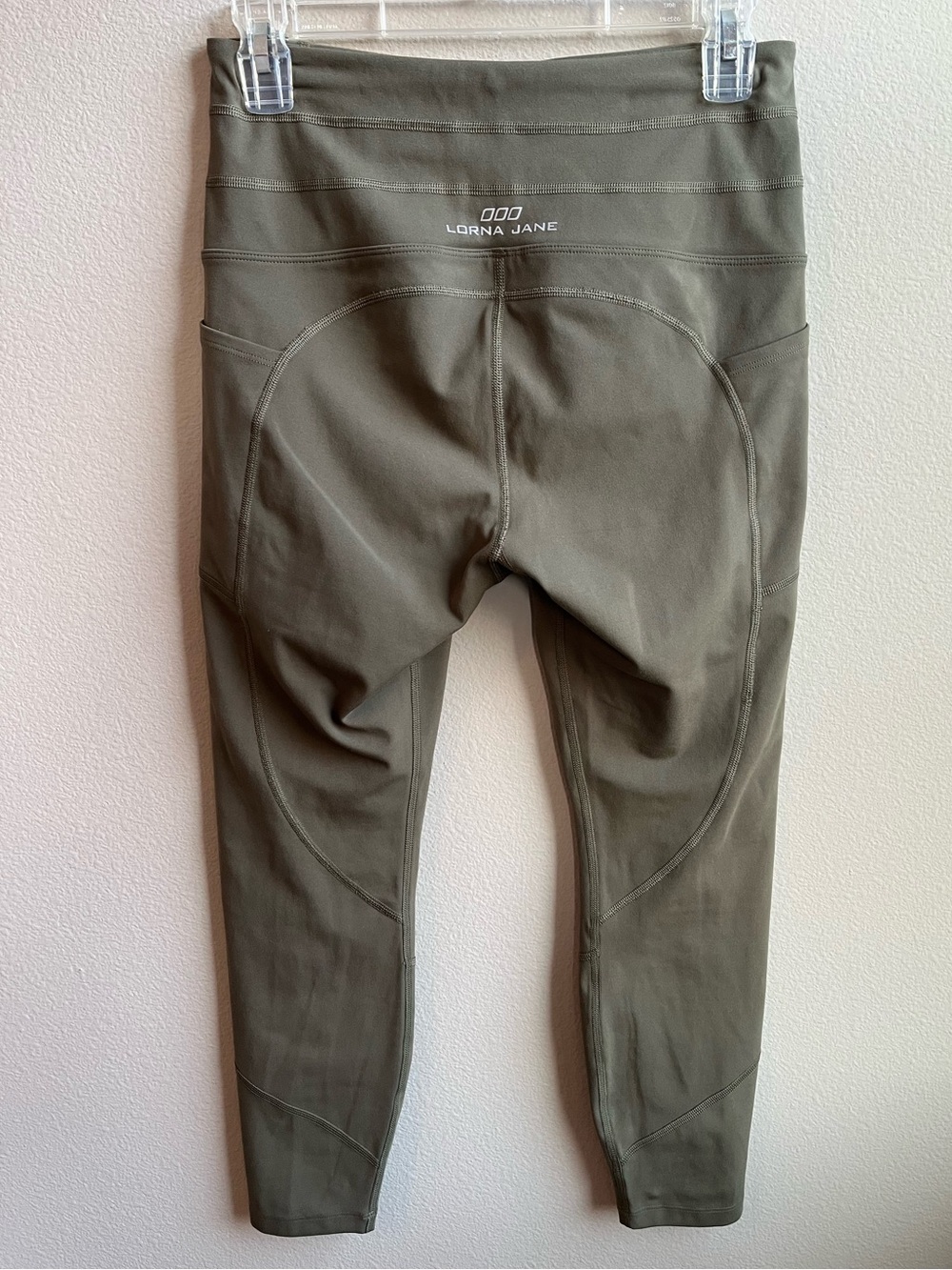 Lorna Jane Phone Pocket Ankle Biter Leggings in Olive Green • Medium - Picture 4 of 8